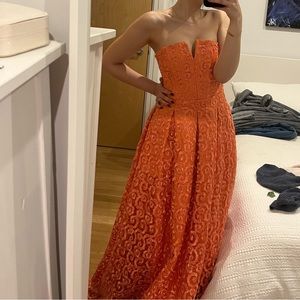 Alice + Olivia Kamila Strapless Embroidered Gown in Coral Size 0